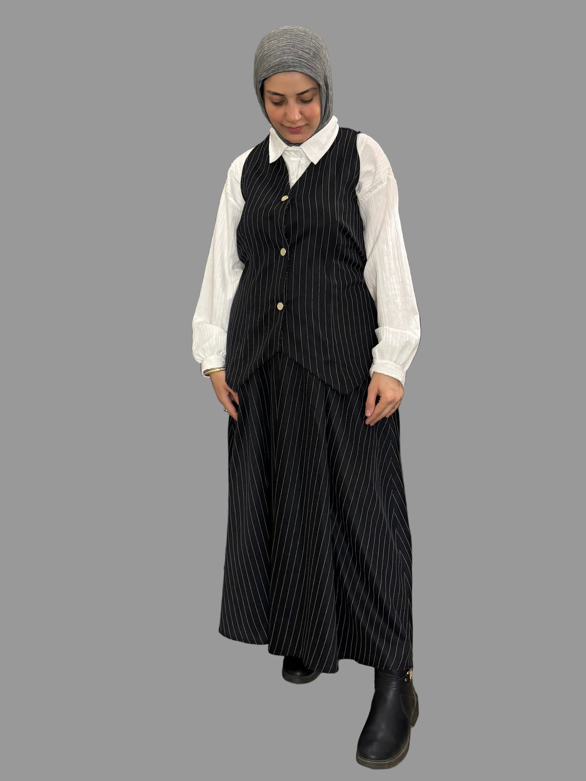 سوت مقلمة اسود